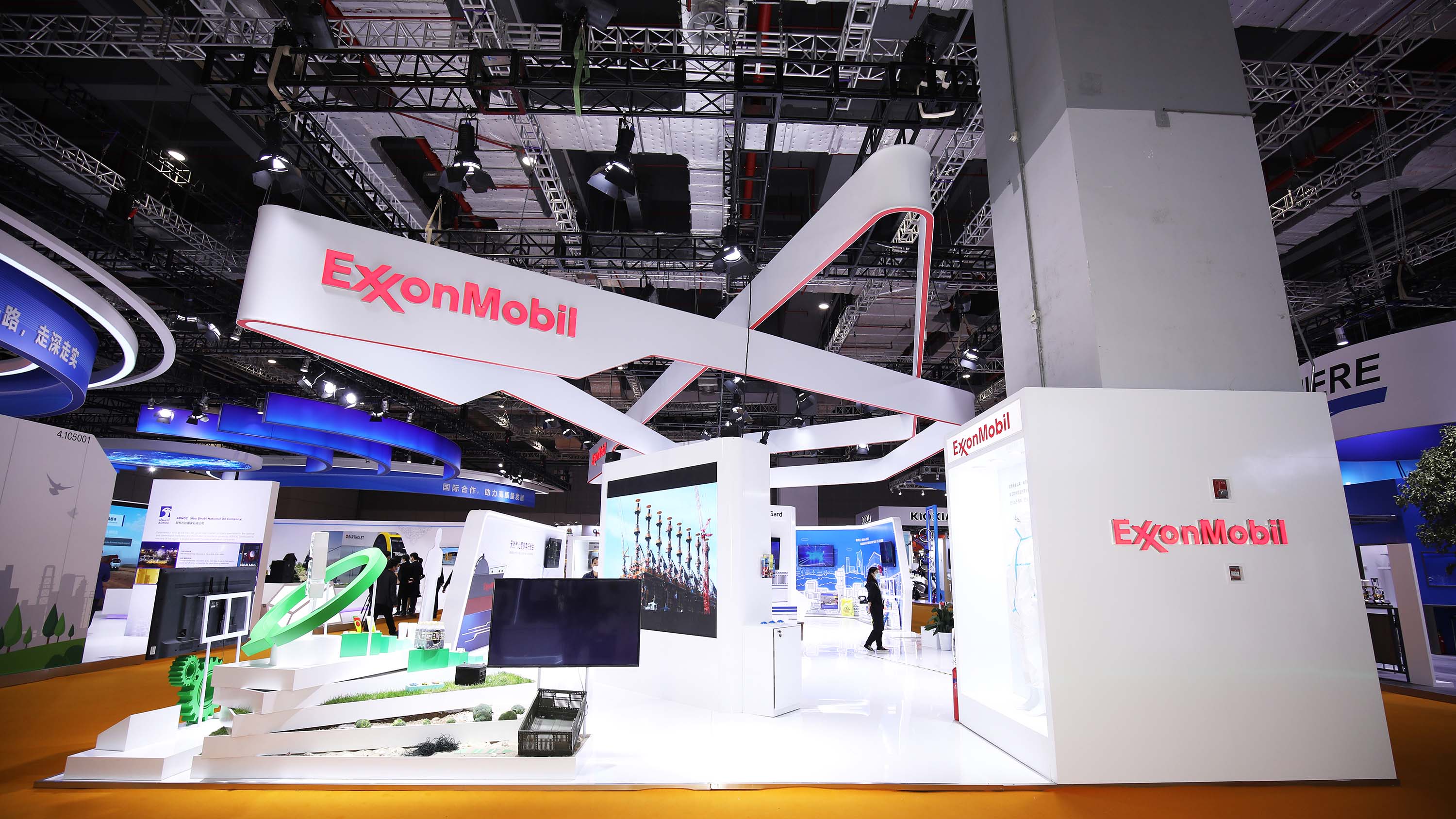 ?？松梨诠驹诘谌龑眠M(jìn)博會(huì)上展示非凡的展臺(tái)搭建設(shè)計(jì)