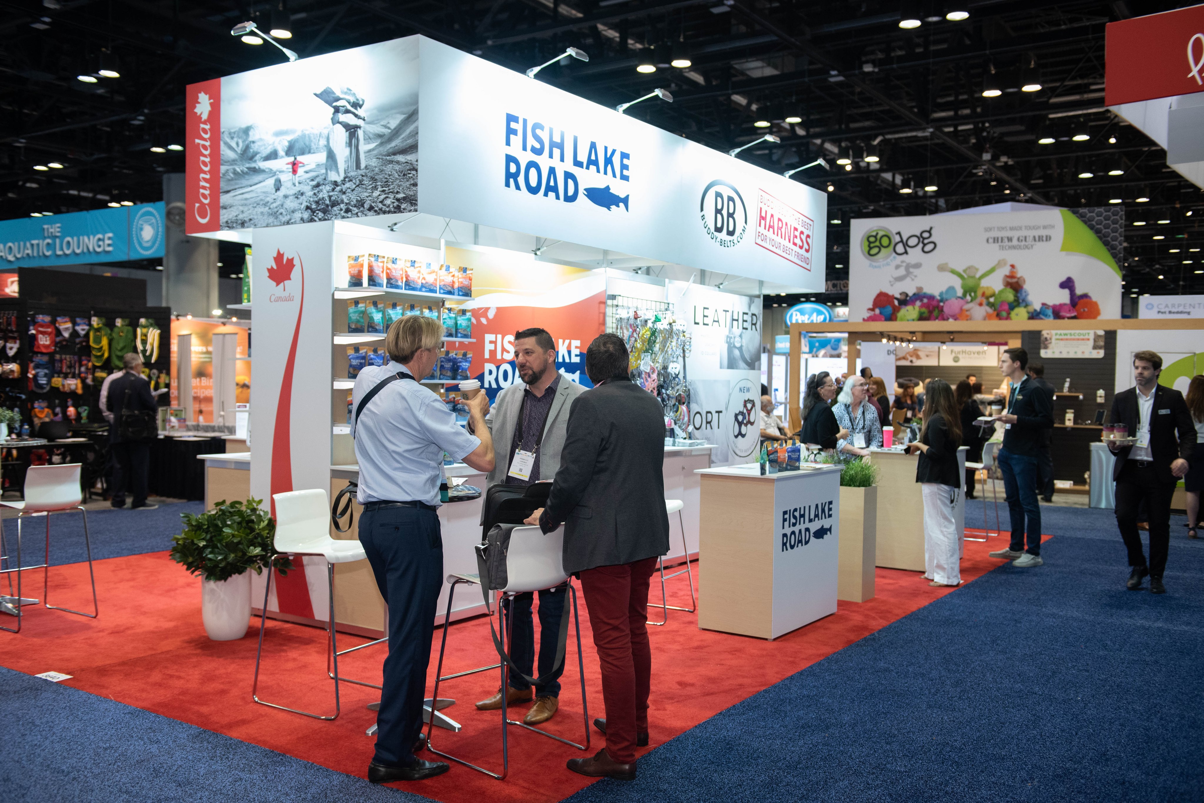 多種展臺(tái)展覽搭建設(shè)計(jì)方向，從極簡風(fēng)到沉浸體驗(yàn)